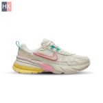 کتونی زنانه نایک وی تو کی ران کرمی صورتی Nike V2K Run