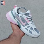 کتونی زنانه نایک وی تو کی ران طوسی صورتی Nike V2K Run کتونی زنانه نایک وی تو کی ران طوسی صورتی Nike V2K Run