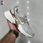 کتونی نایک وی تو کی ران کرمی Nike V2K Run کتونی نایک وی تو کی ران کرمی Nike V2K Run