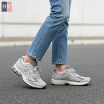 کتونی زنانه نیو بالانس 2002 آر طوسی ( New Balance 2002R )