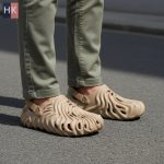 صندل مردانه کراکس صالحه بمبوری قهوه ای Crocs Salehe Bembury