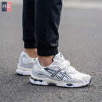 کتونی مردانه اسیکس ژل نیویورک 2055 طوسی و سفید ( Asics Gel NYC 2055 )