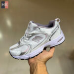 کتونی زنانه نیو بالانس 530 سفید و صورتی ( New Balance 530 ) کتونی زنانه نیو بالانس 530 سفید و صورتی ( New Balance 530 )