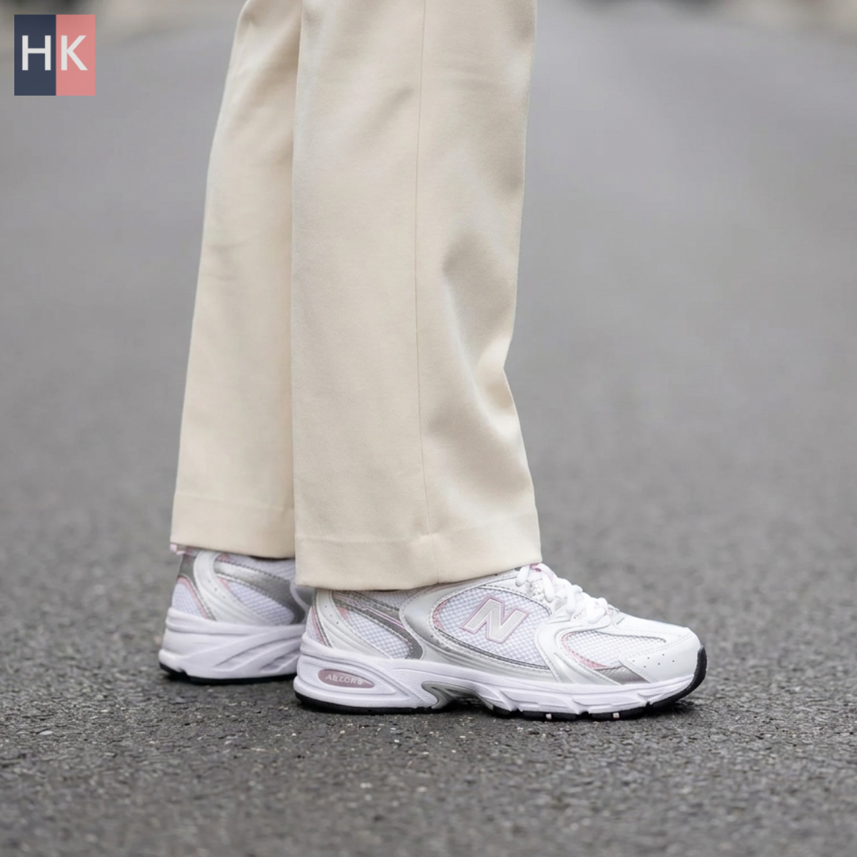 کتونی زنانه نیو بالانس 530 سفید و صورتی ( New Balance 530 ) کتونی زنانه نیو بالانس 530 سفید و صورتی ( New Balance 530 )