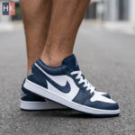 کتونی نایک ایر جردن 1 سرمه ای و سفید ( Nike Air Jordan 1 Low ) کتونی نایک ایر جردن 1 سرمه ای و سفید ( Nike Air Jordan 1 Low )