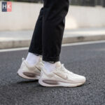 کتونی زنانه نایک وومرو 18 سفید و بژ ( Nike Vomero 18 ) کتونی زنانه نایک وومرو 18 سفید و بژ ( Nike Vomero 18 )