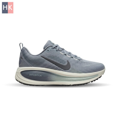 کتونی زنانه نایک وومرو 18 طوسی و سفید ( Nike Vomero 18 )