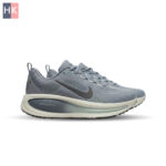 کتونی زنانه نایک وومرو 18 طوسی و سفید ( Nike Vomero 18 ) کتونی زنانه نایک وومرو 18 طوسی و سفید ( Nike Vomero 18 )