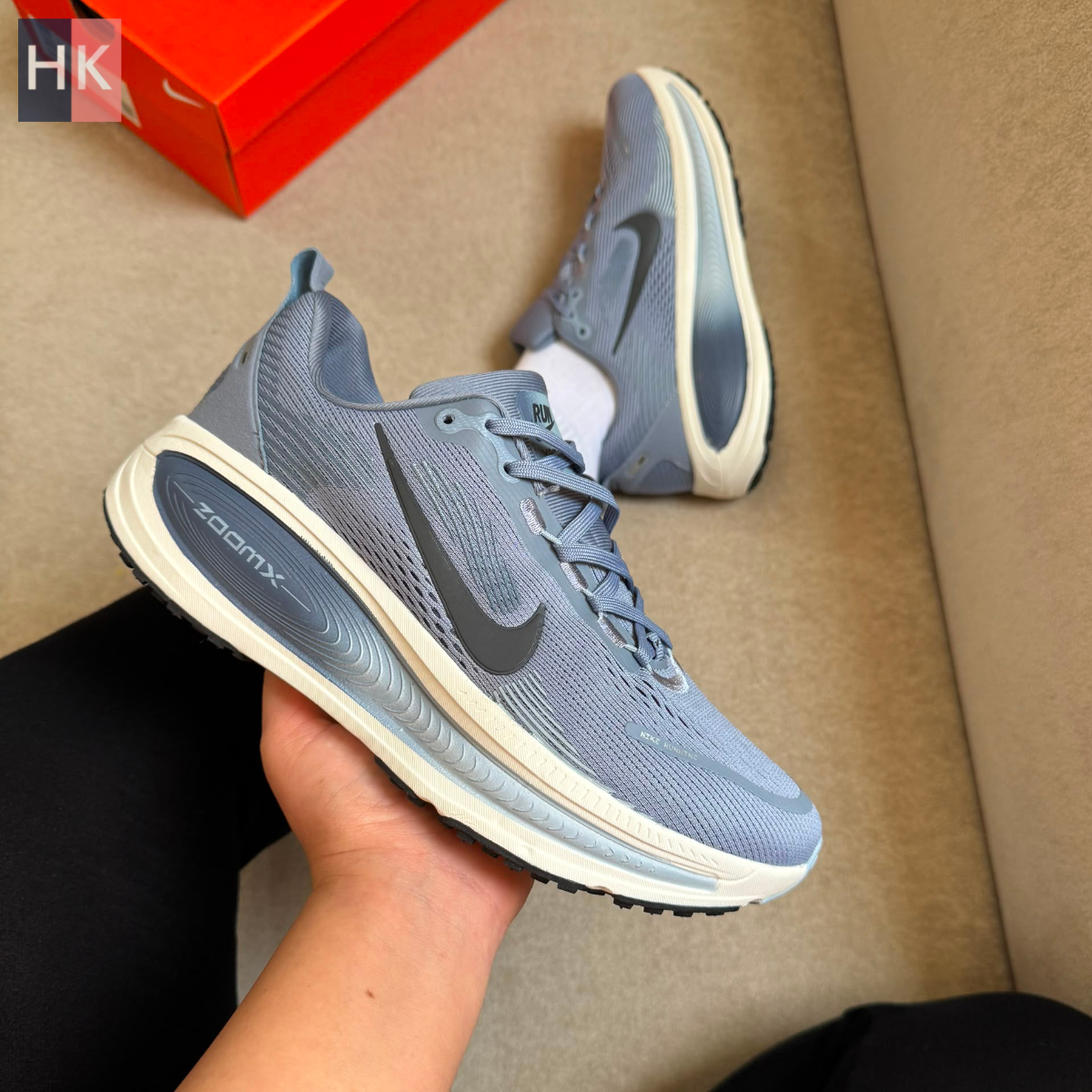 کتونی زنانه نایک وومرو 18 طوسی و سفید ( Nike Vomero 18 ) کتونی زنانه نایک وومرو 18 طوسی و سفید ( Nike Vomero 18 )